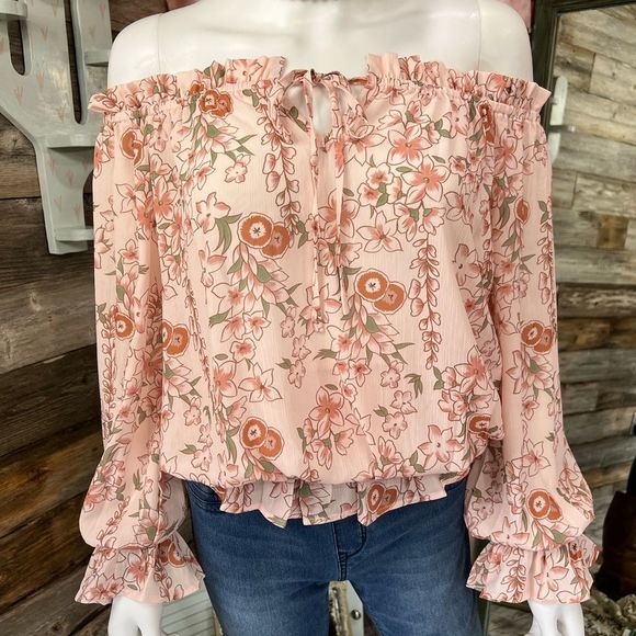 Boutique Brand Tops - Pink Off The Shoulder Puff Sleeve Ruffled Floral Print Blouse 💗